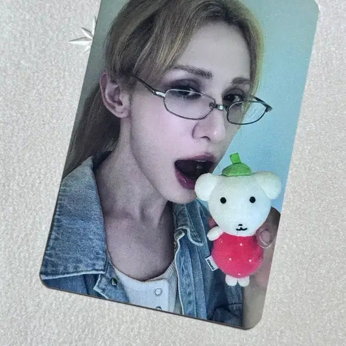 [BUNJANG] XLOV (Xclusive) Wooman Berry Ganadi POB Photocard / 엑스러브 XLOV 우무티 딸기가나디 미공포 포카