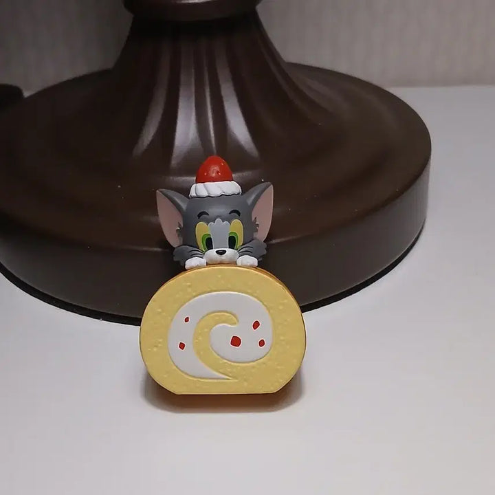 [BUNJANG] Tom and Jerry "Eat Eat Hide-and-Seek" Tom &amp; Roll Cake Figure Gacha / 톰과 제리 먹고 먹고 숨바꼭질 피규어 가챠 톰&amp;롤케이크