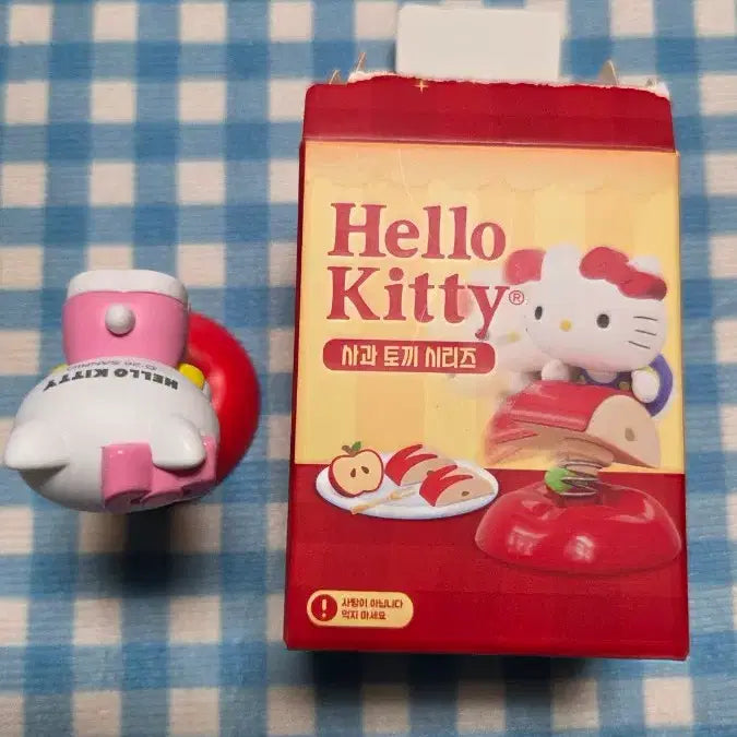 [BUNJANG] Sanrio Apple Rabbit Hello Kitty Random Figure (Pink) / 산리오 사과 토끼 헬로키티 랜덤 피규어 (핑크)