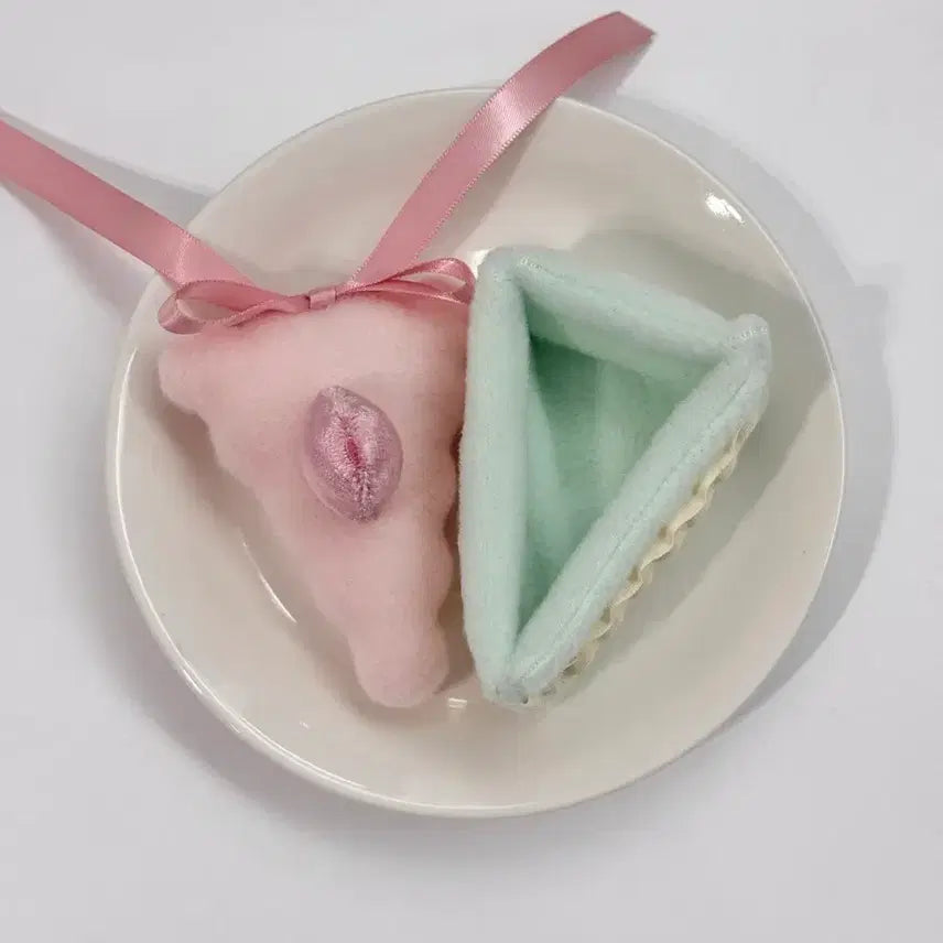 [BUNJANG] Melting Mimore Velvet Strawberry Cake Fabric Box / 멜팅미모어 벨벳 스트로베리 케이크 패브릭 상자