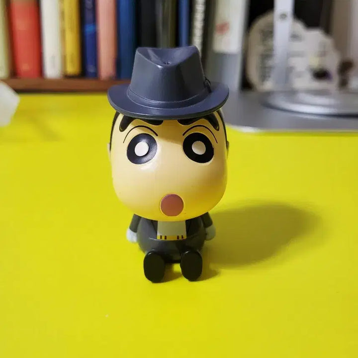 [BUNJANG] Crayon Shin-chan Suit Figure (Shaking Figure) / 짱구 덜덜이 피규어(정장 짱구)