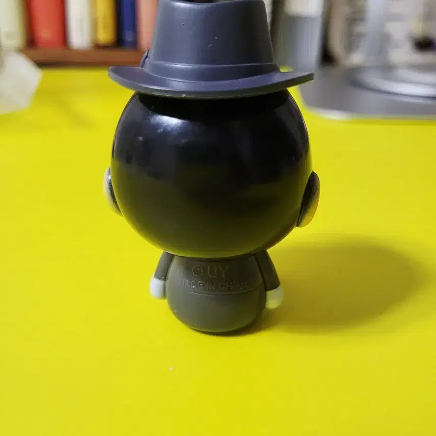 [BUNJANG] Crayon Shin-chan Suit Figure (Shaking Figure) / 짱구 덜덜이 피규어(정장 짱구)