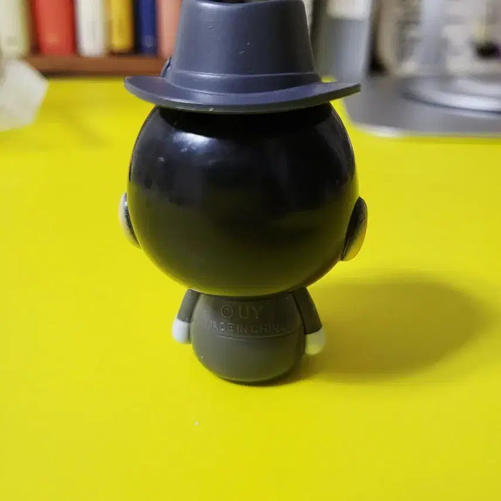 [BUNJANG] Crayon Shin-chan Suit Figure (Shaking Figure) / 짱구 덜덜이 피규어(정장 짱구)