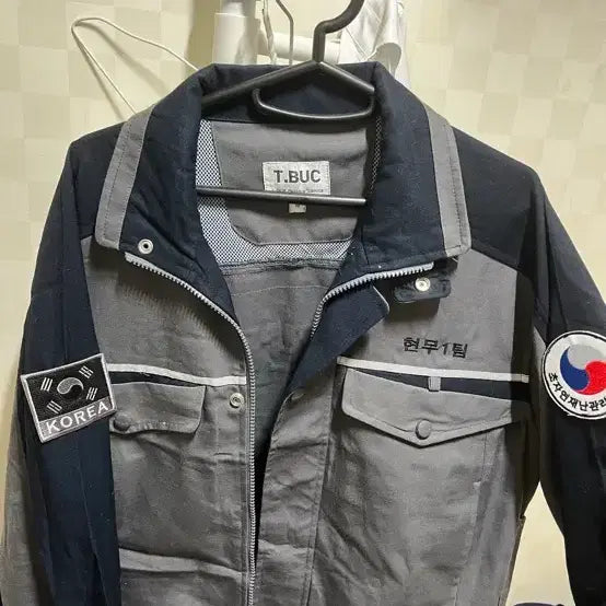 [BUNJANG] Gae-dam-chul-geun Disaster Management Bureau Jumper / 괴담출근 재난관리국 점퍼