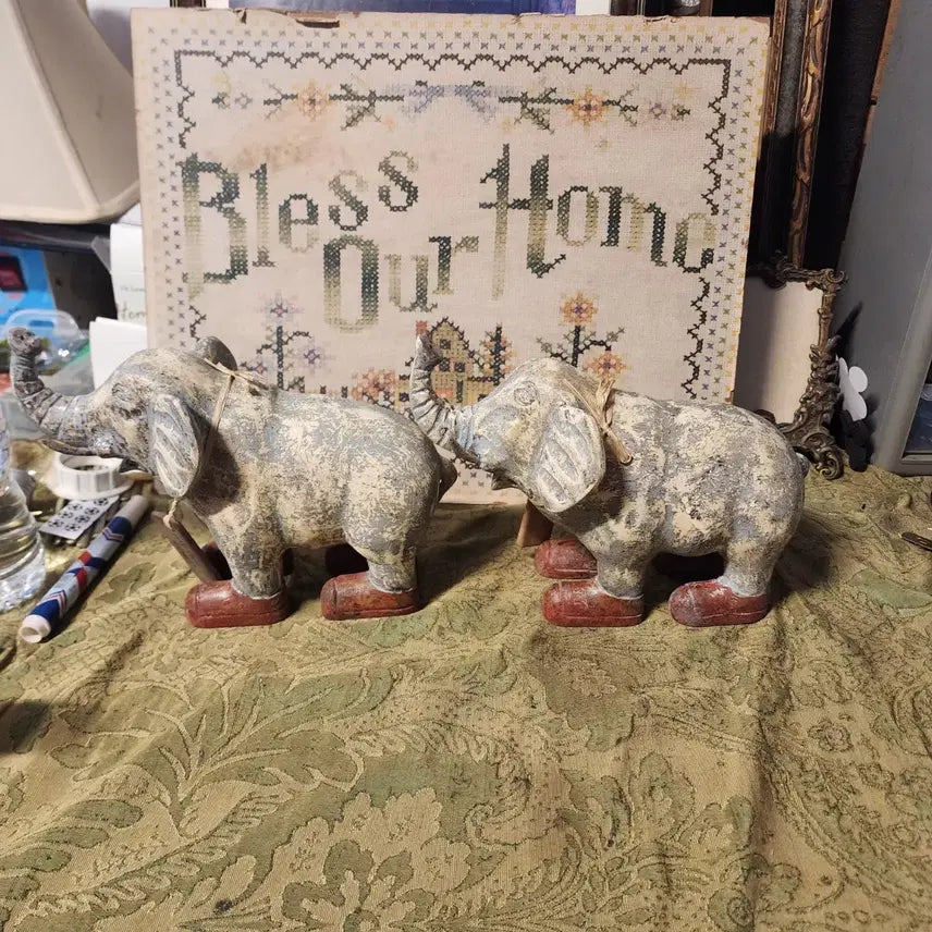 [BUNJANG] Handmade Wooden Elephant Figurine (24cm) / 1개에10000원 나무 코끼리 여러개 주문가능 합니다 튼튼합니다 평균기장24cm 평균높이17cm 핸드메이드