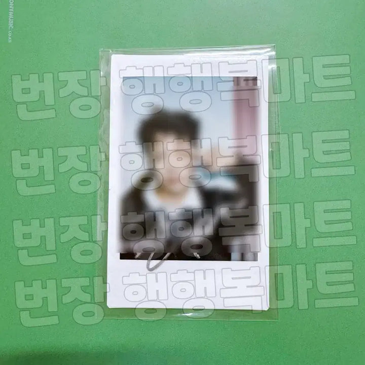 [BUNJANG] ATEEZ Hongjoong Signed Polaroid Photocard (Unreleased) / 미공개) 에이티즈 ATEEZ 홍중 김홍중 hongjoong 사인 싸인 폴라로이드 폴라 싸폴 포카 포토카드 sign polaroid
