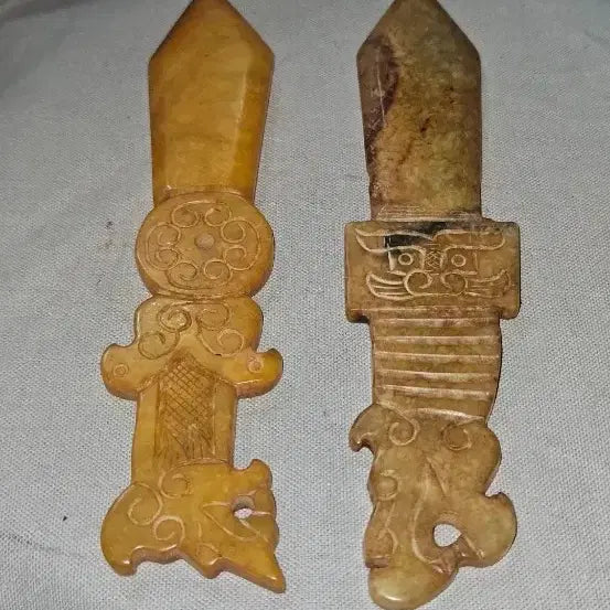 [BUNJANG] Translucent Jade Sword-Shaped Dagger Ornaments (Set of 2) / 반투명 옥검형 칼 장식 2점 일괄.고문양 옥석 조각 147g