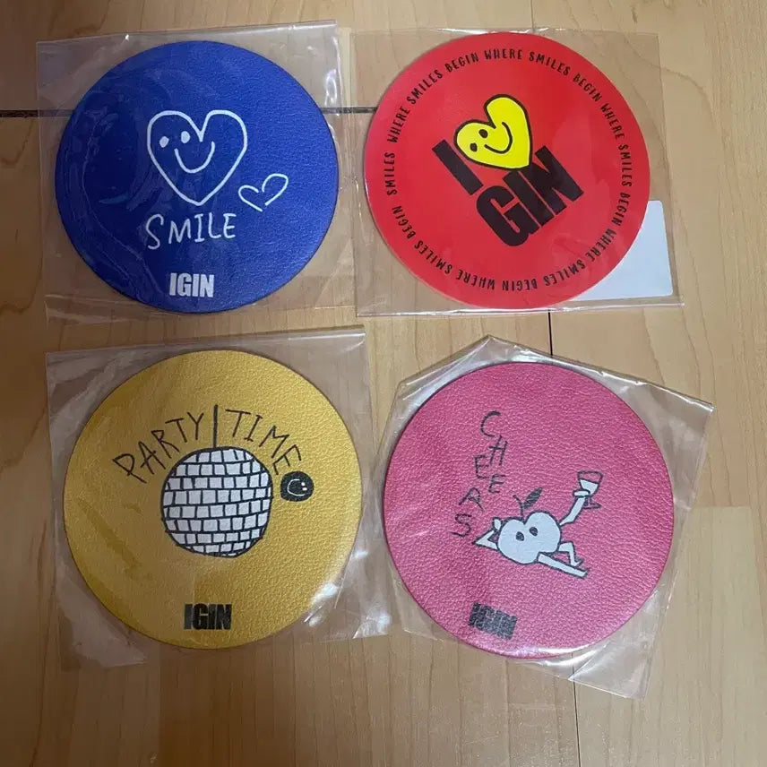 [BUNJANG] IGIN Jin Christmas Pin Badge Bundle Set / IGIN 아이긴 진 코스터4종, 크리스마스 핀뱃지 3종 일괄