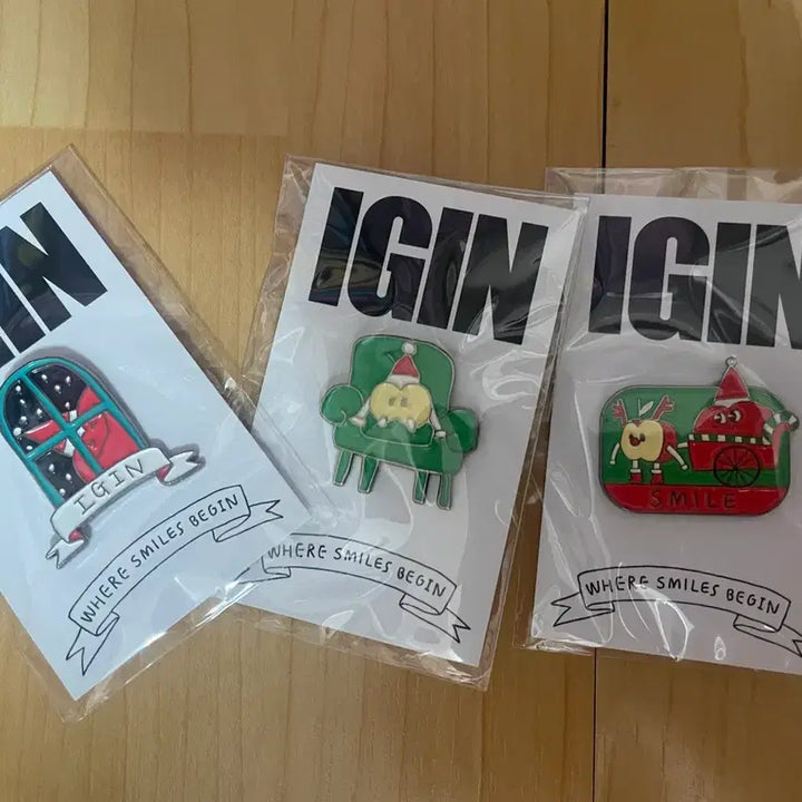 [BUNJANG] IGIN Jin Christmas Pin Badge Bundle Set / IGIN 아이긴 진 코스터4종, 크리스마스 핀뱃지 3종 일괄