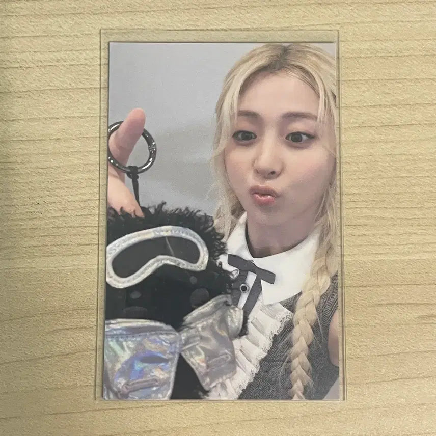 [BUNJANG] LE SSERAFIM Yunjin Photocard / LESSERAFIM 르세라핌 팝업 5만원 윤진 포토카드