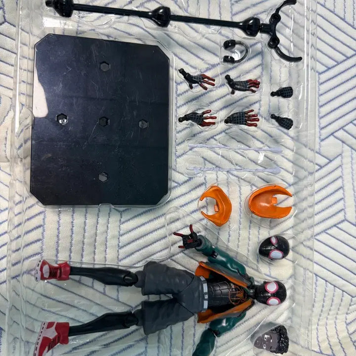 [BUNJANG] Miles Morales Spider-Man Action Figure / (정품X)스파이더맨 피규어 마일즈 모랄레스