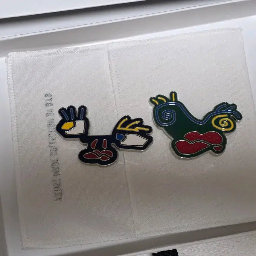 [BUNJANG] BTS V Artist-Made Collection Brooch / BTS V Artist-Made Collection 브로치