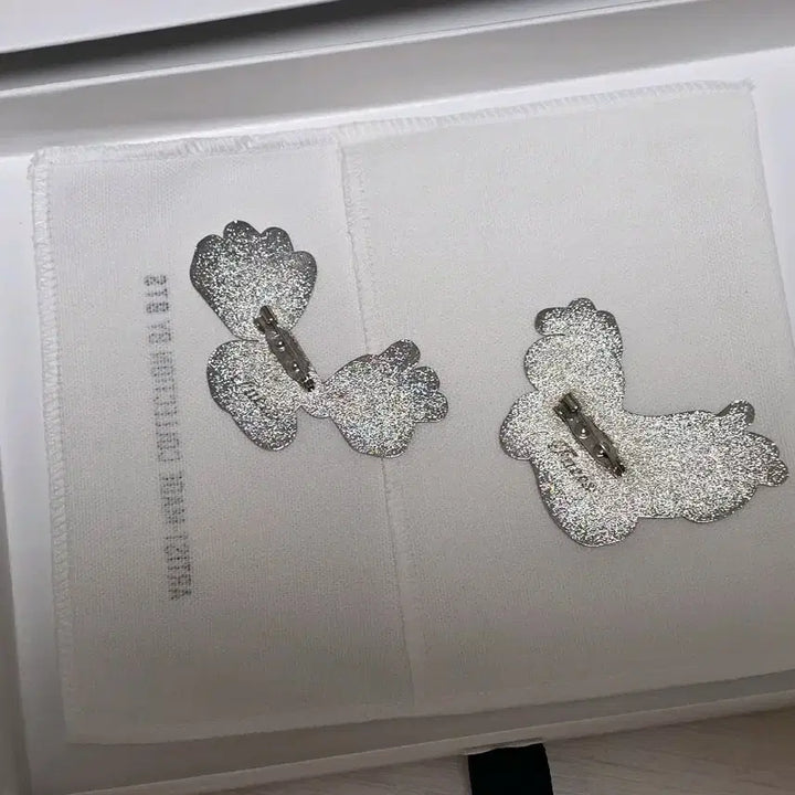 [BUNJANG] BTS V Artist-Made Collection Brooch / BTS V Artist-Made Collection 브로치