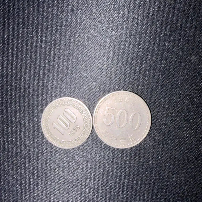 [BUNJANG] 1982 500 Won Coin, 1975 100 Won Coin (Uncirculated) / 1982년 500원, 1975년 100원 미사용 새거 팝니다.