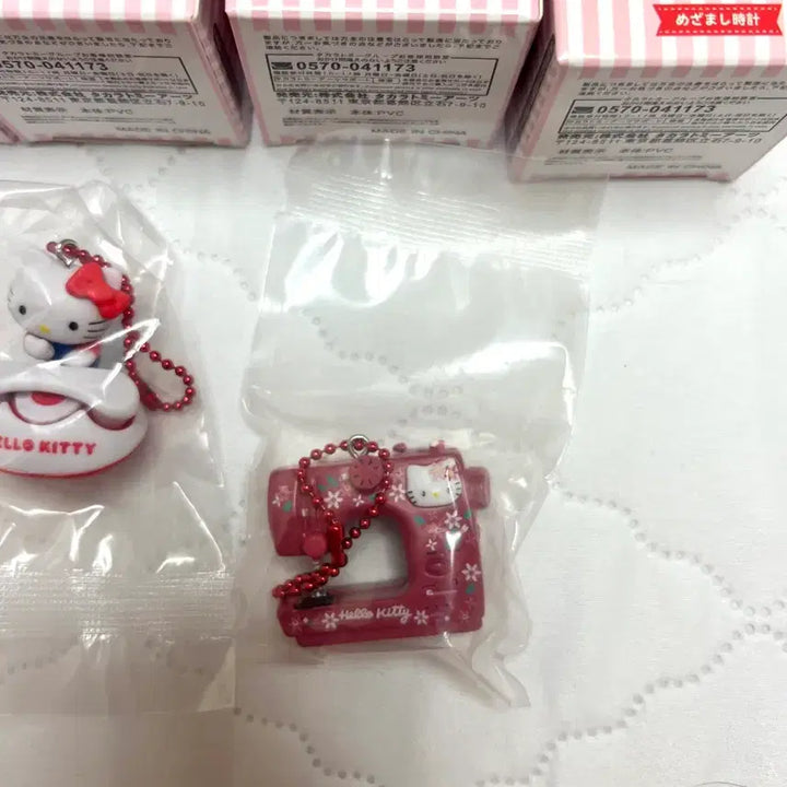 [BUNJANG] Hello Kitty Mini Figure (Telephone/Sewing Machine) / 헬로키티 미니 피규어 (전화기/재봉틀)