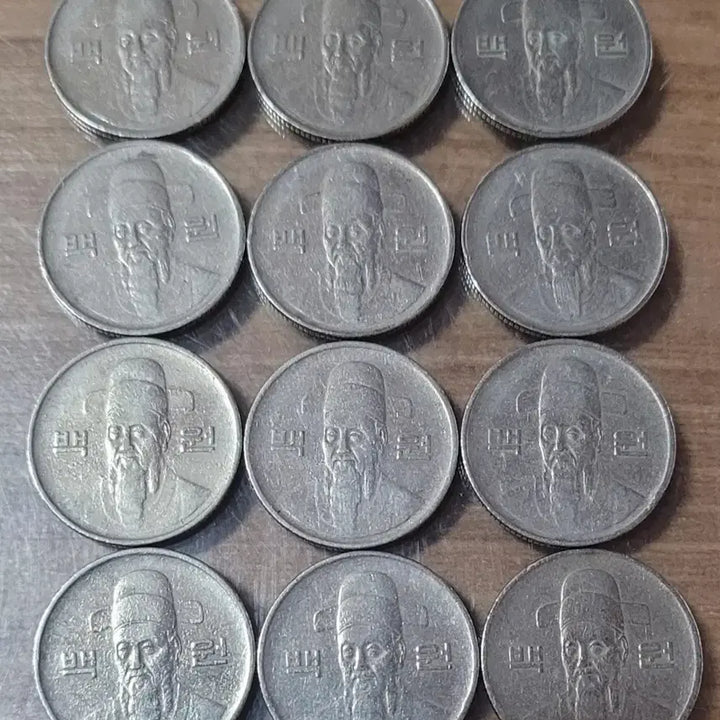 [BUNJANG] 1983 100 Won Coin Bundle (12 coins) / 100원 동전 1983년 12개 일괄