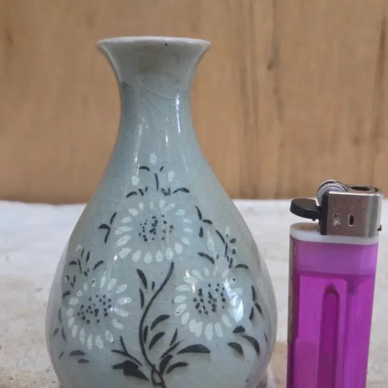 [BUNJANG] Celadon Chrysanthemum Inlaid Small Vase / 청자상감 도자기 국화문 소병