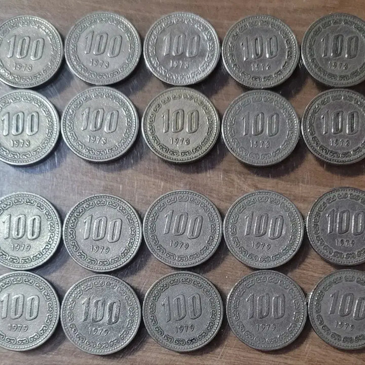 [BUNJANG] 1973, 1979, 1980, 1982 100 Won Coin Bundle (40 Coins) / 100원 동전 구도안 1973/1979//1980년/1982년 묶음