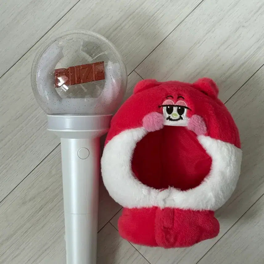 [BUNJANG] RIIZE Official Light Stick + Lizco Cape Set / 라이즈 응원봉 + 리즈코 케이프 망토
