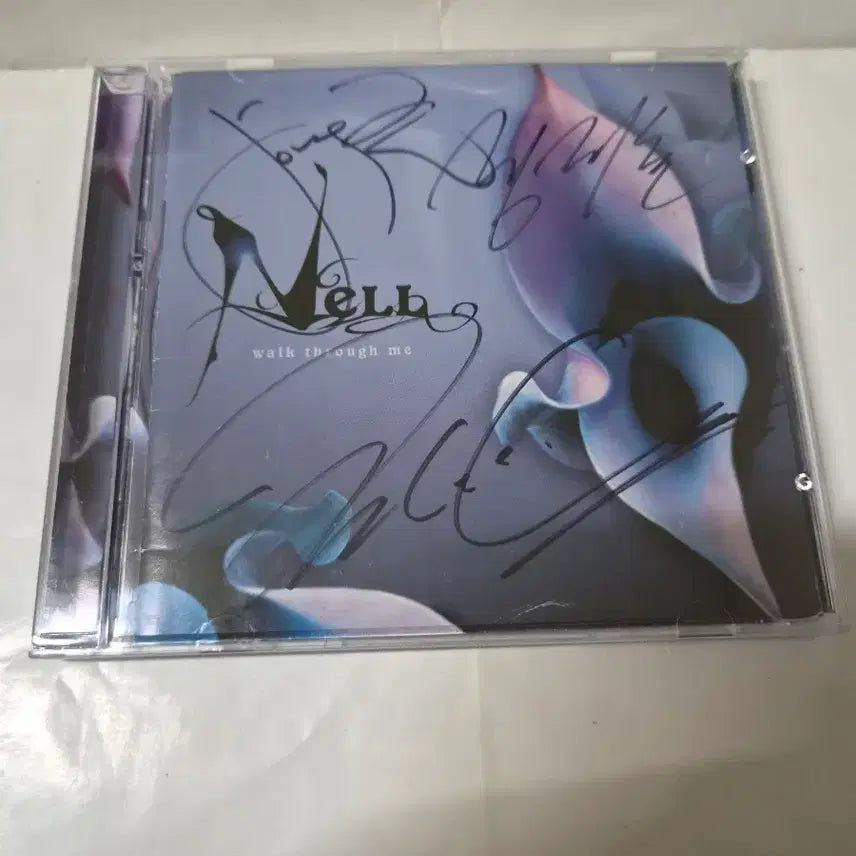 [BUNJANG] Nell "Walk Through Me" Album Limited Edition Signed CD / 넬 walk through me 전원 친필 싸인cd 입니다  깨끗합니다