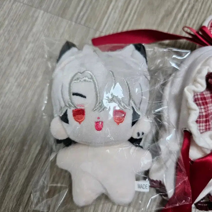 [BUNJANG] Plaeve Eunho Unofficial Doll + Outfit Set / 플레이브 은호 비공식 인형+옷 세트 급처