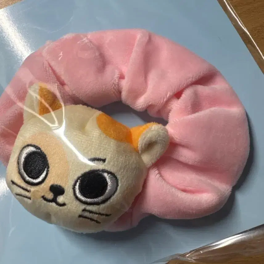 [BUNJANG] BOYNEXTDOOR Sung Ho Cat PPY Scrunchie / 보넥도 성호 캣삐 스크런치 판매
