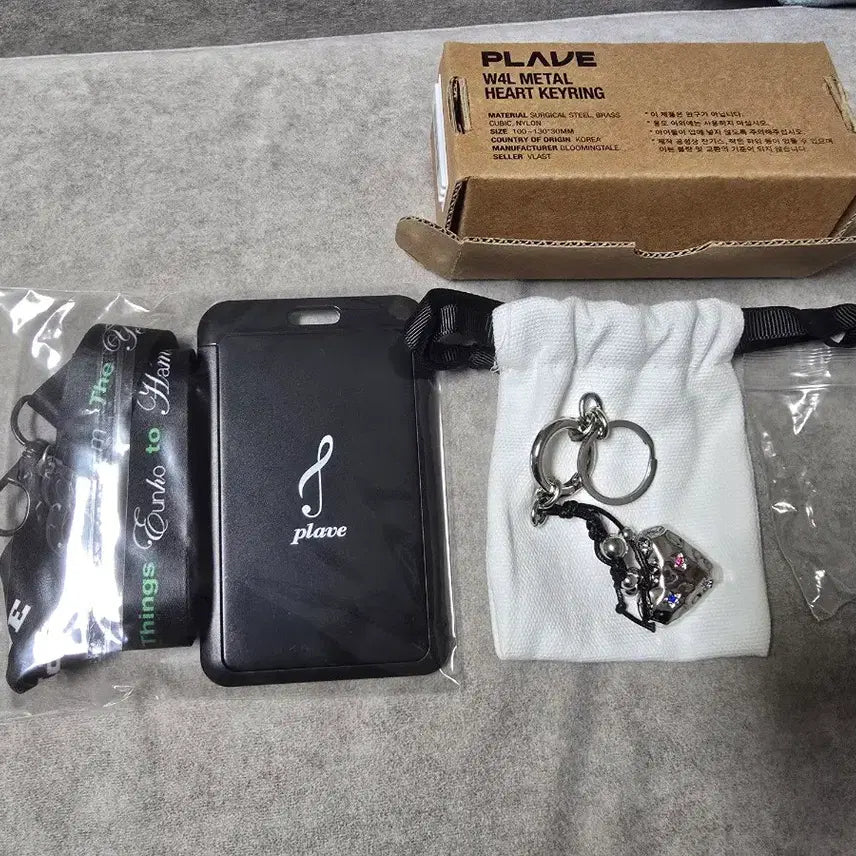 [BUNJANG] PLAVE Yu Yeoreum Lanyard B+W4L Metal Heart Keychain Bundle Set / 플레이브 육여름 랜야드B+W4L 메탈하트키링