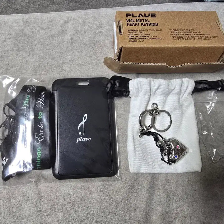 [BUNJANG] PLAVE Yu Yeoreum Lanyard B+W4L Metal Heart Keychain Bundle Set / 플레이브 육여름 랜야드B+W4L 메탈하트키링