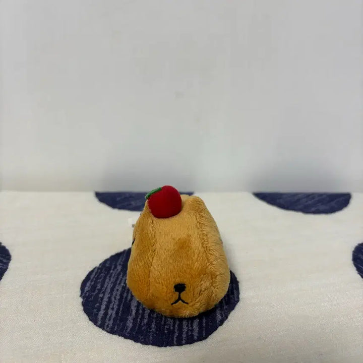 [BUNJANG] Apple Capybara Wiggle Plush Toy / 사과 카피바라 덜덜이 인형