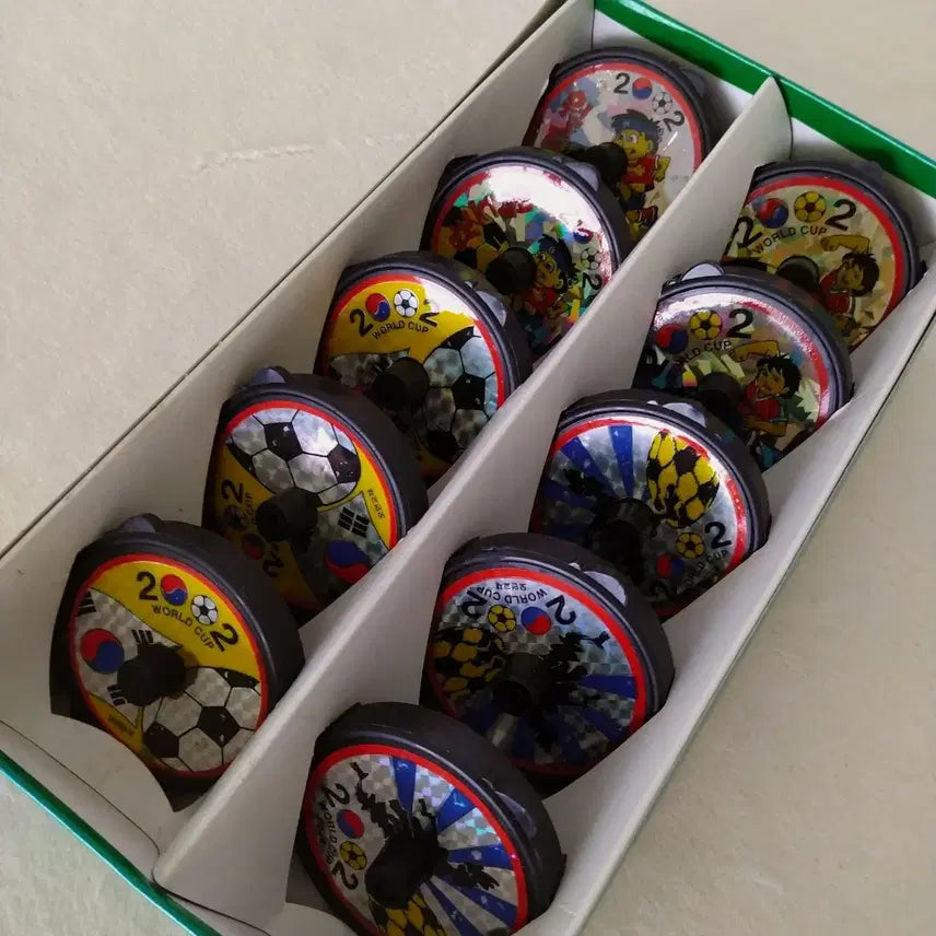[BUNJANG] Classic 2002 World Cup Hologram Beyblade Box Set / 고전 2002 월드컵 홀로그램 팽이 한박스 / 옛날팽이 빈티지 인테리어 소품 레트로 문방구 장난감 완구 올드토이