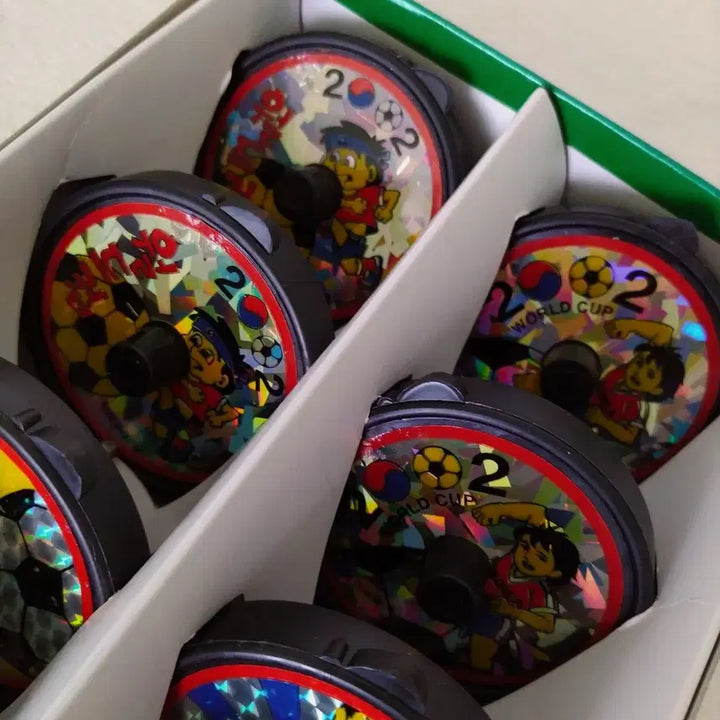 [BUNJANG] Classic 2002 World Cup Hologram Beyblade Box Set / 고전 2002 월드컵 홀로그램 팽이 한박스 / 옛날팽이 빈티지 인테리어 소품 레트로 문방구 장난감 완구 올드토이