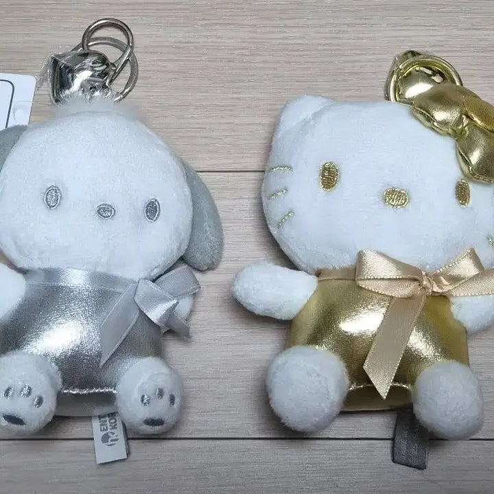 [BUNJANG] Sanrio Hello Kitty Gold Heart Charm 13cm / 산리오 헬로키티 골드하트 키링 13cm
