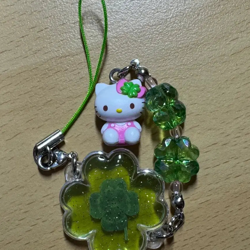 [BUNJANG] Sanrio Heisei Clover Strap Keychain / 산리오 무네큥 헤이세이 클로버 스트랩 키링 헬로키티 클로버 키링