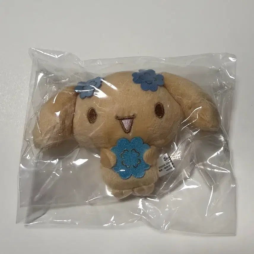[BUNJANG] Cinnamoroll Lucky Four-Leaf Clover Series Badge Mocha / 시나모롤 행운 네잎클로버 시리즈 뱃지 모카
