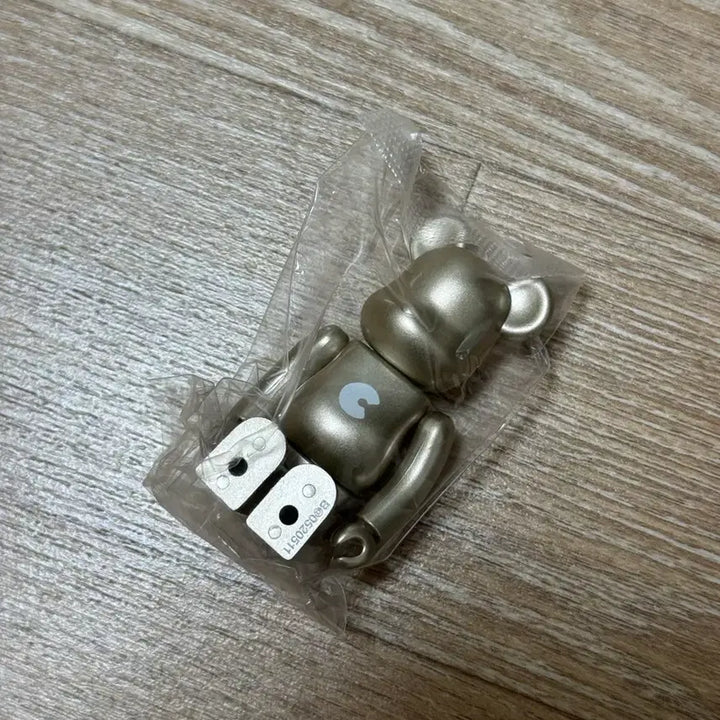 [BUNJANG] Bearbrick 52nd Basic Gold (Sealed) / 베어브릭 52탄 베이직 골드(미개봉)