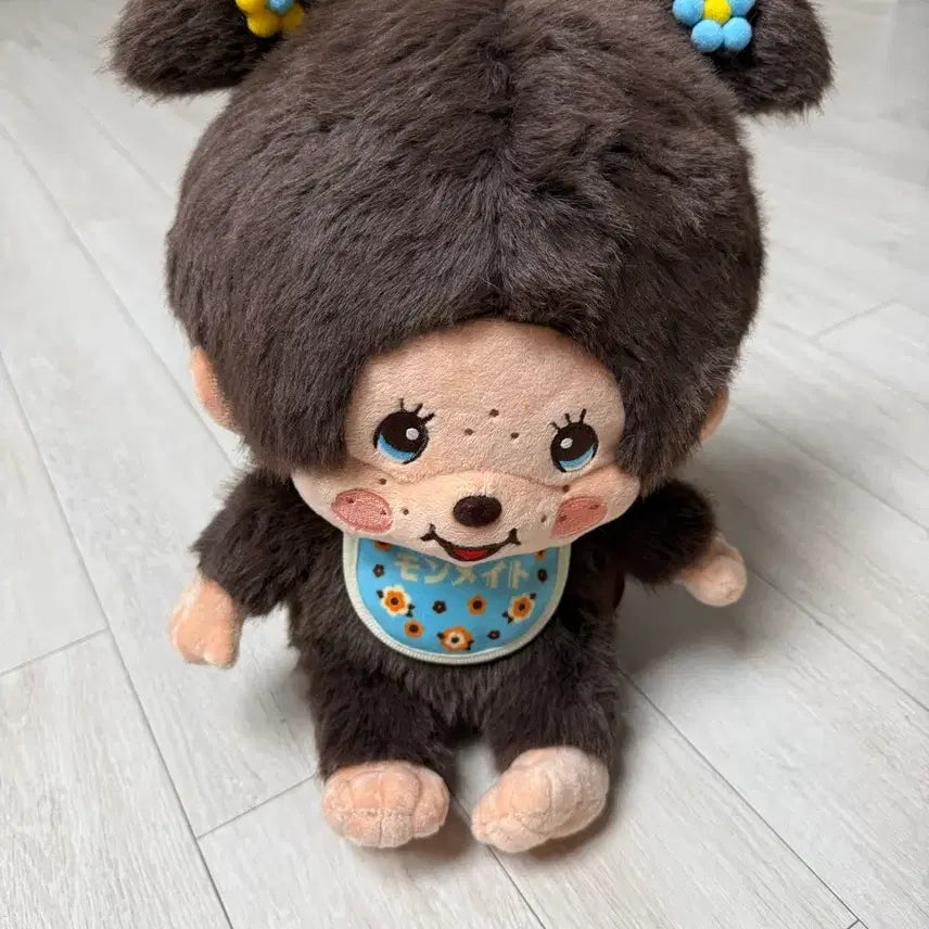 [BUNJANG] Monchhichi Doll with Floral Bib / 몬치치 인형