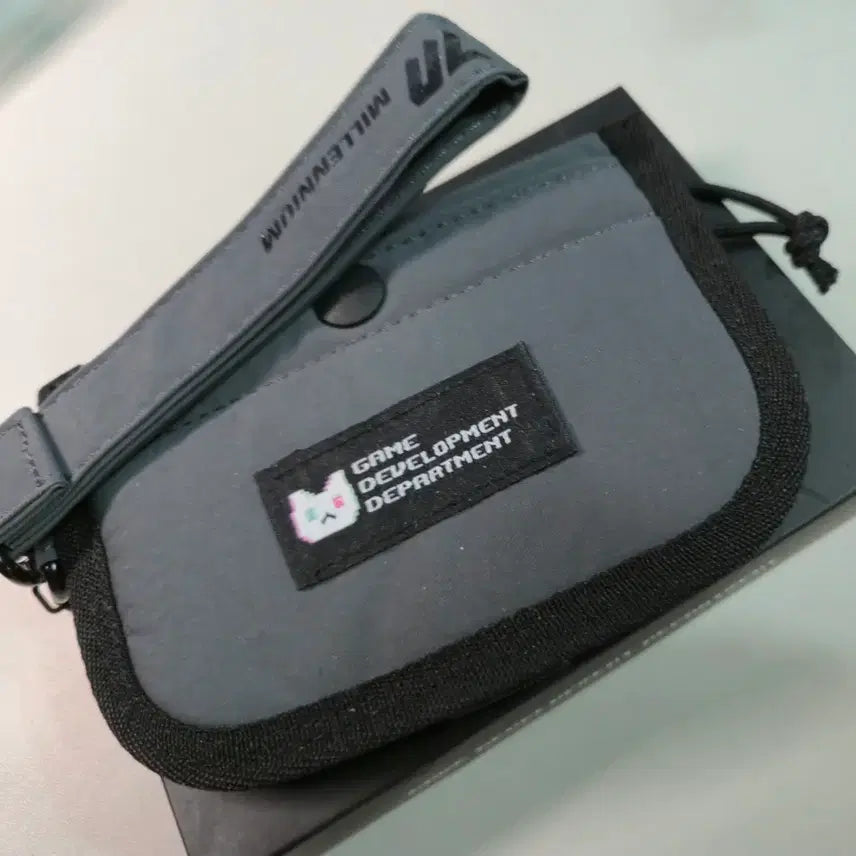[BUNJANG] Blue Archive Game Development Club Card Holder &amp; Strap Set / 블루 아카이브 게임개발부 카드지갑 &amp; 스트랩