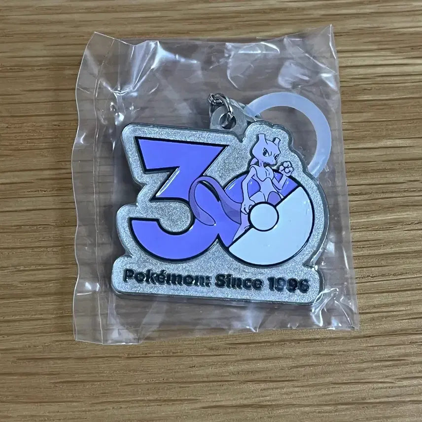 [BUNJANG] Pokemon 30th Anniversary Metal Charm Gacha Keychain / (뮤츠) 포켓몬 30주년 메탈 참 메지루시 가챠 키링