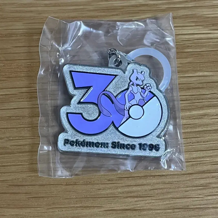 [BUNJANG] Pokemon 30th Anniversary Metal Charm Gacha Keychain / (뮤츠) 포켓몬 30주년 메탈 참 메지루시 가챠 키링