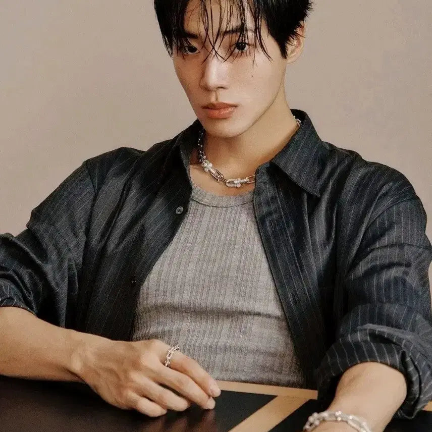 [BUNJANG] Esquire Magazine October 2023 Issue featuring Choo Young Woo / (새상품))<연애박사>,<중증외상센터><견우와 선녀> 추영우님 표지인 에스콰이어 잡지양도
