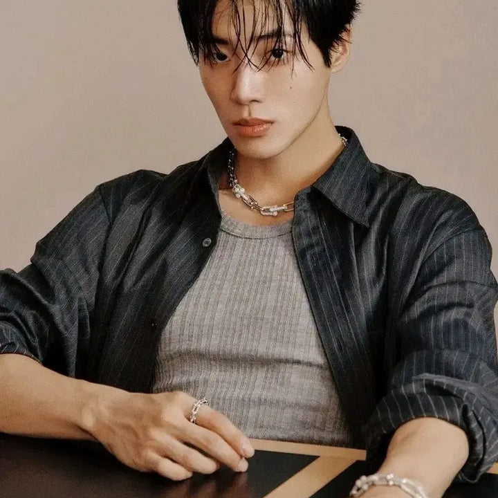 [BUNJANG] Esquire Magazine October 2023 Issue featuring Choo Young Woo / (새상품))<연애박사>,<중증외상센터><견우와 선녀> 추영우님 표지인 에스콰이어 잡지양도