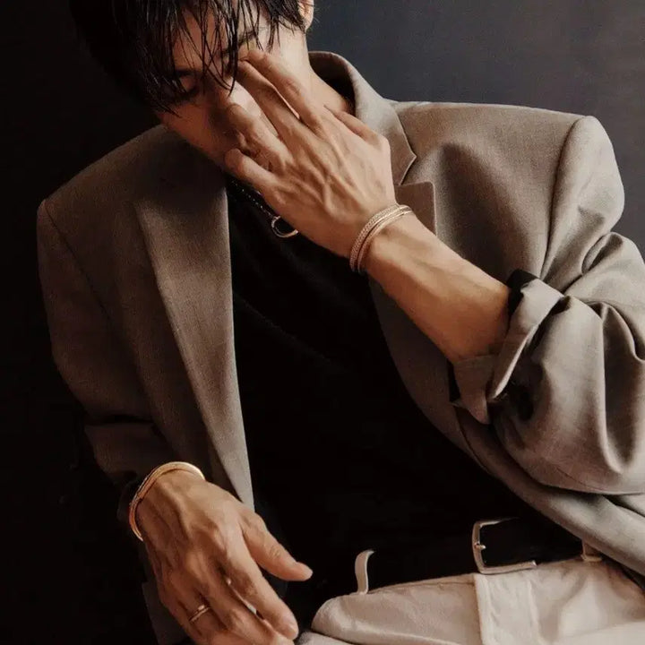 [BUNJANG] Esquire Magazine October 2023 Issue featuring Choo Young Woo / (새상품))<연애박사>,<중증외상센터><견우와 선녀> 추영우님 표지인 에스콰이어 잡지양도