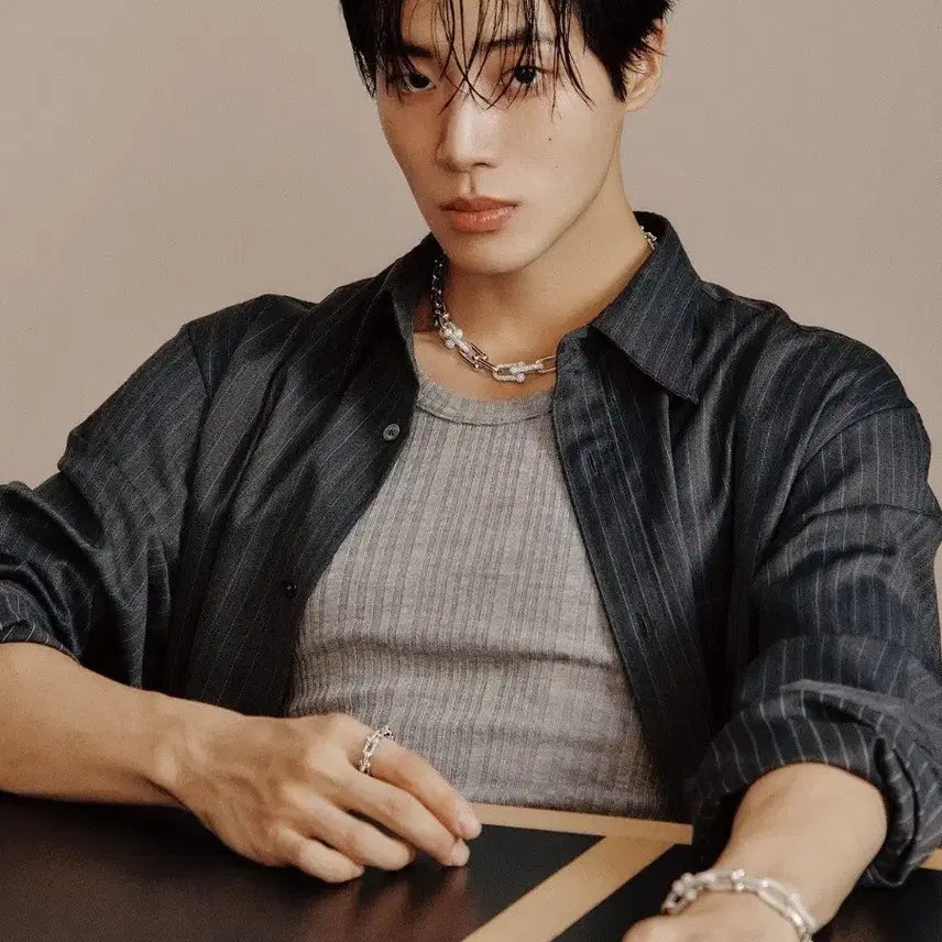 [BUNJANG] Esquire Magazine October 2023 Issue featuring Choo Young Woo / (새상품))<연애박사>,<중증외상센터><견우와 선녀> 추영우님 표지인 에스콰이어 잡지양도