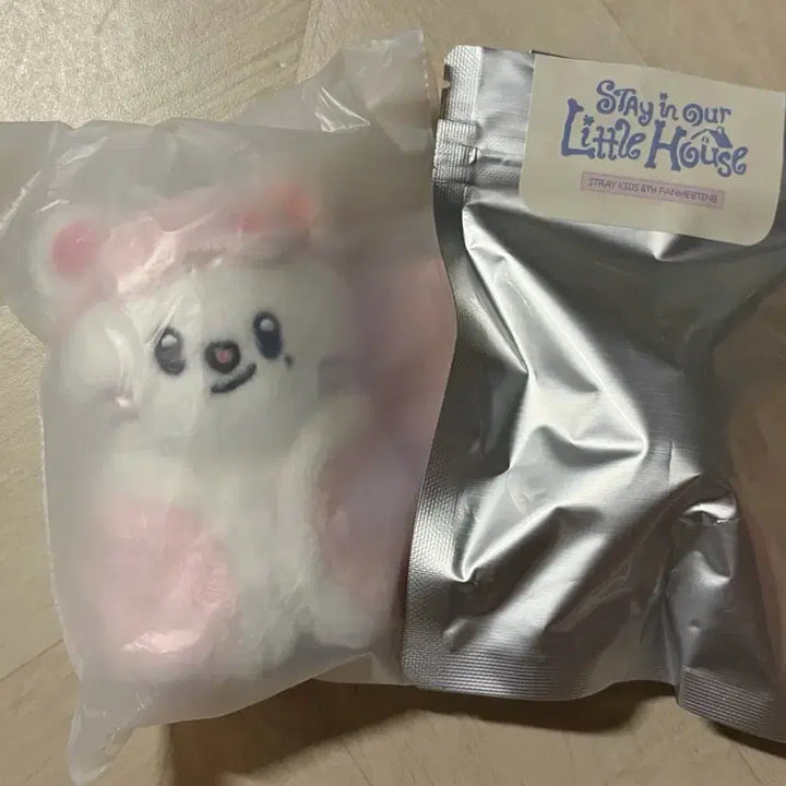 [BUNJANG] Stray Kids Jiniret Micro Strawberry Bundle Set / 스키즈 지니렛 콩키주 마이크로 딸기 일괄