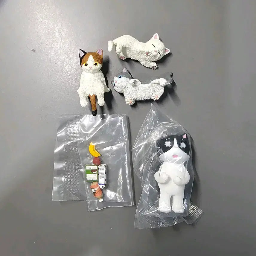 [BUNJANG] Bewildered Cat + Cat Corner Figure Gacha Set / [가챠] 당황 고양이 + 고양이 모서리 피규어 가챠 3종 - 일괄