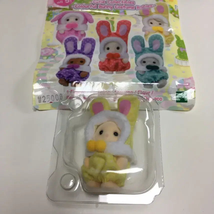 [BUNJANG] Sylvanian Families 40th Anniversary Colorful Rabbit / 실바니안 40주년 컬러풀 토끼