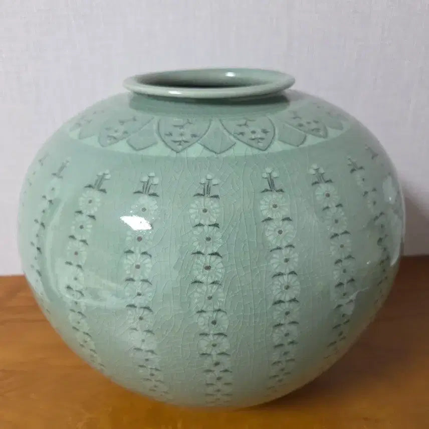 [BUNJANG] Celadon Porcelain Inlaid Chrysanthemum Vase / 청자 상감 국화문 호