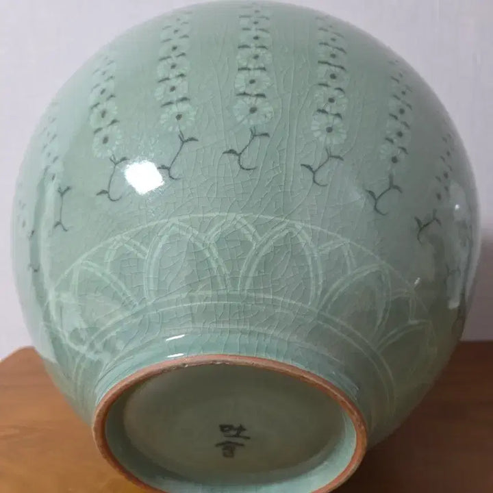 [BUNJANG] Celadon Porcelain Inlaid Chrysanthemum Vase / 청자 상감 국화문 호
