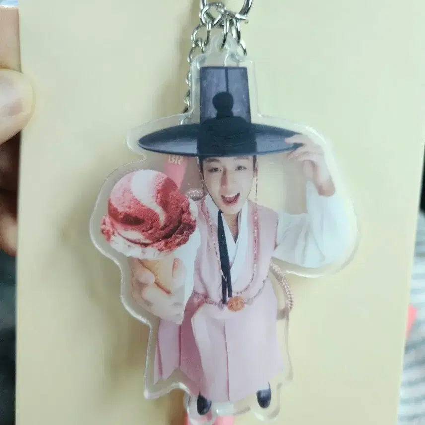 [BUNJANG] Park Jihoon Baskin Robbins Keyring / 박지훈 배스킨라빈스 키링