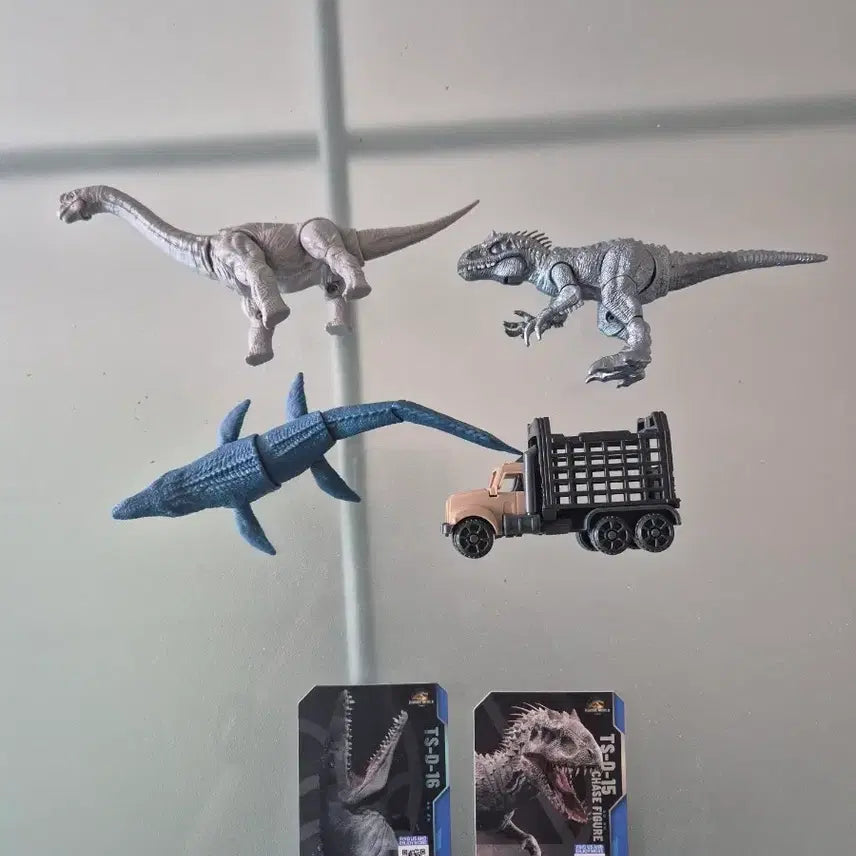 [BUNJANG] Blocki 4-Type Dinosaur &amp; Vehicle Figure Bundle Set / 블로키 4종일괄